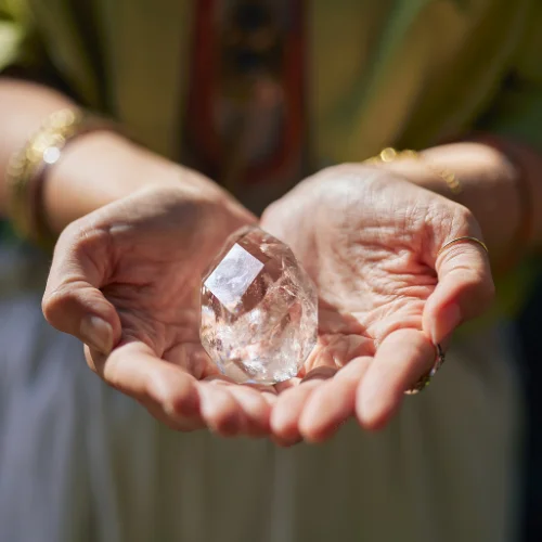 Clear Quartz: Meaning, Root Chakra Connection, Benefits & How to Use It